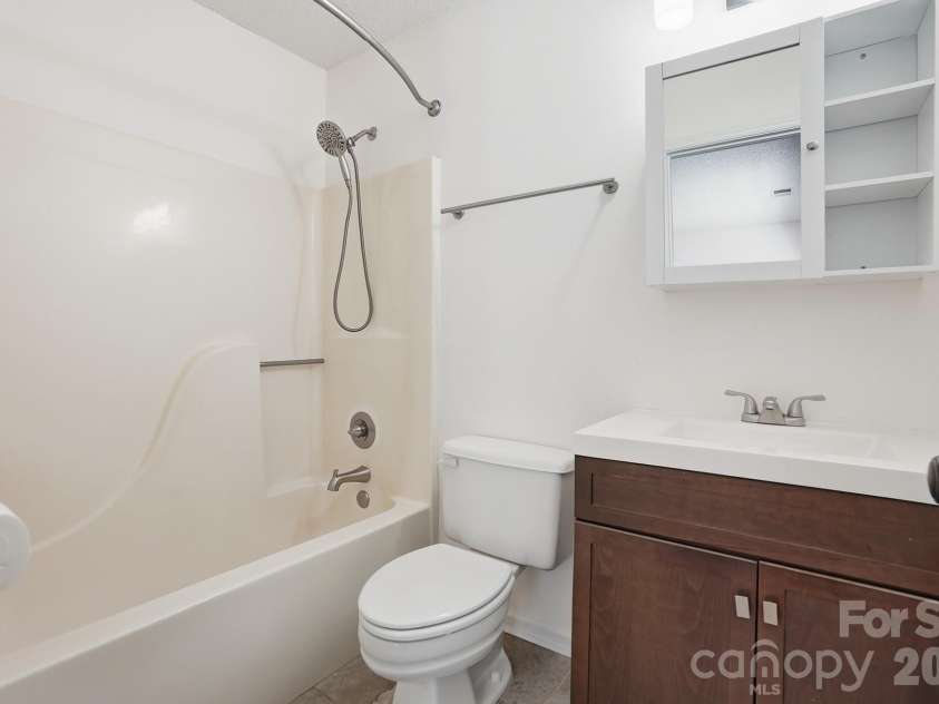 3419 Pondridge Court, Charlotte, NC 28269.  MLS# CAR4369993, YatesRealty ID 18775. 