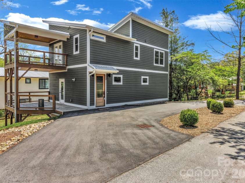 200 Stafford Street, Black Mountain, NC 28711.  MLS# CAR4371812, YatesRealty ID 18777. 