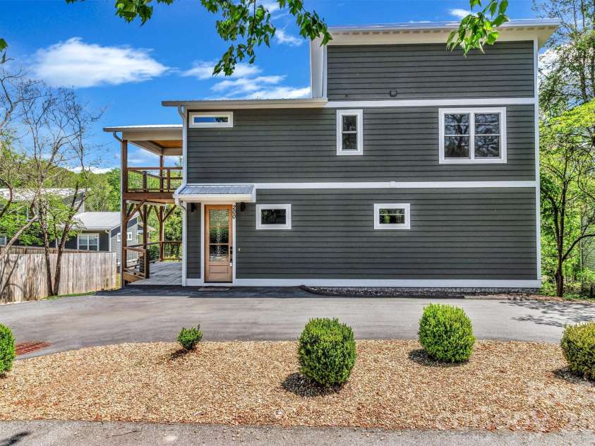 200 Stafford Street, Black Mountain, NC 28711.  MLS# CAR4371812, YatesRealty ID 18777. 