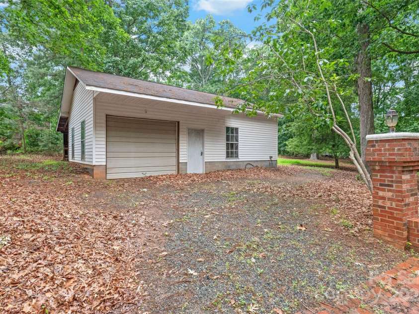 3985 Well Road, Mint Hill, NC 28227.  MLS# CAR4269582, YatesRealty ID 18777. 