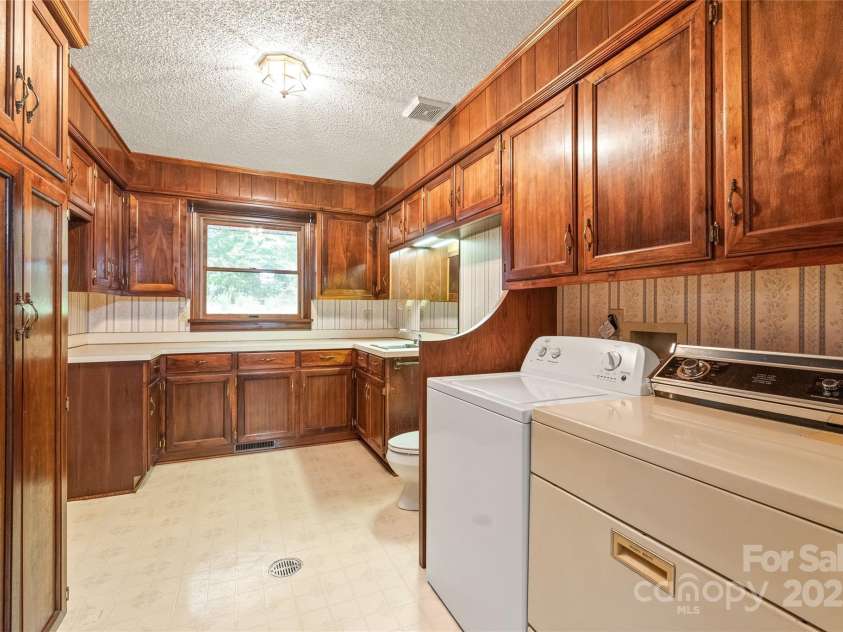 3985 Well Road, Mint Hill, NC 28227.  MLS# CAR4269582, YatesRealty ID 18777. 