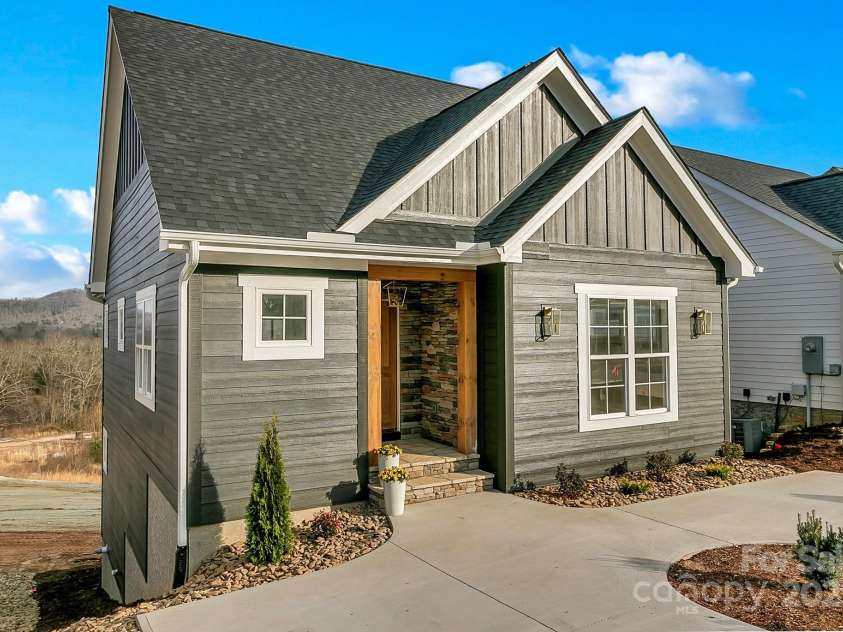 122 Chepstow Place, Black Mountain, NC 28711.  MLS# CAR4219797, YatesRealty ID 18778. 