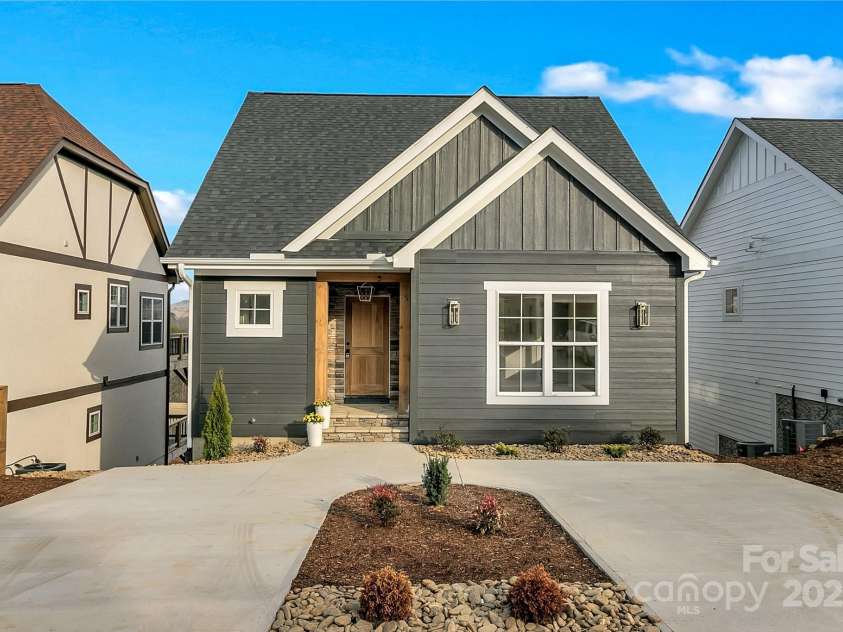 122 Chepstow Place, Black Mountain, NC 28711.  MLS# CAR4219797, YatesRealty ID 18778. 
