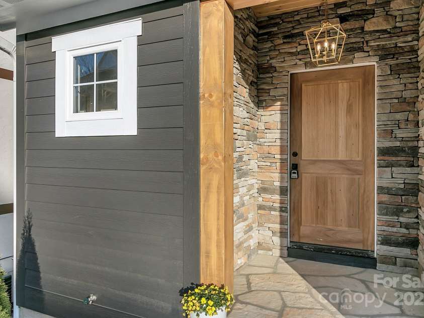 122 Chepstow Place, Black Mountain, NC 28711.  MLS# CAR4219797, YatesRealty ID 18778. 