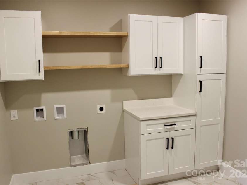 122 Chepstow Place, Black Mountain, NC 28711.  MLS# CAR4219797, YatesRealty ID 18778. 