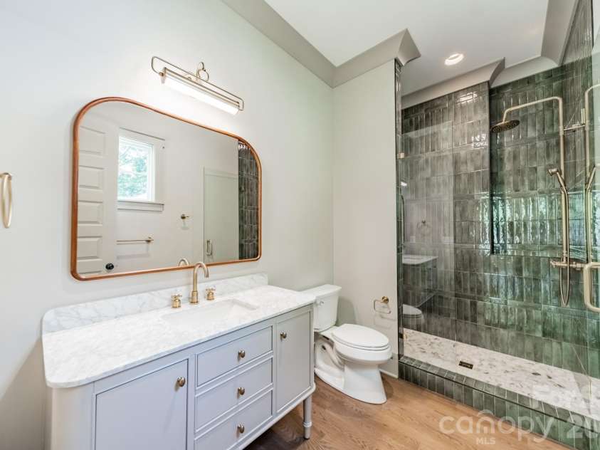 839 Drummond Avenue, Charlotte, NC 28205.  MLS# CAR4349252, YatesRealty ID 18778. Guest Bath