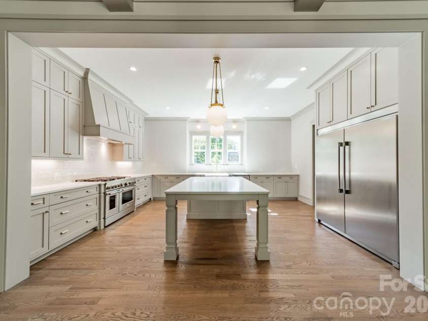 839 Drummond Avenue, Charlotte, NC 28205.  MLS# CAR4349252, YatesRealty ID 18778. Main Kitchen