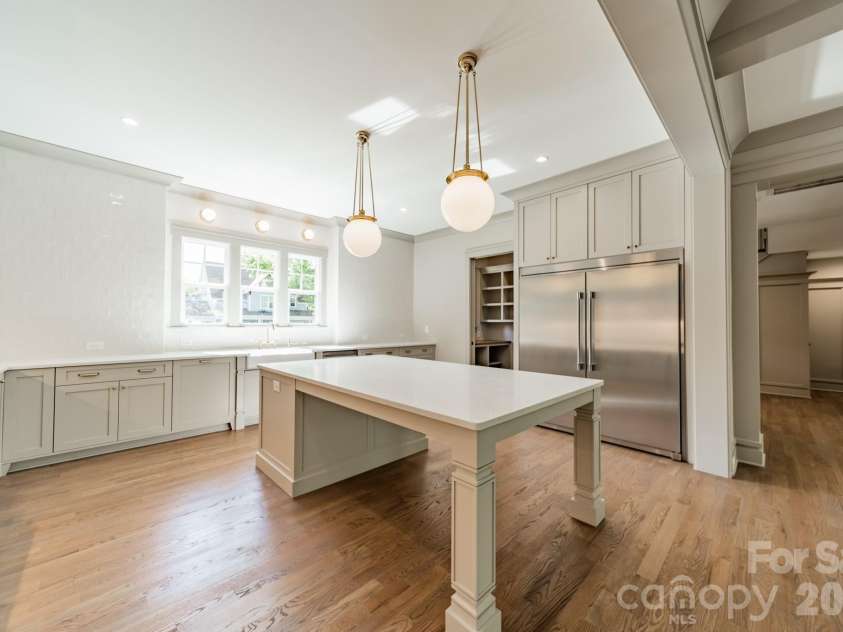 839 Drummond Avenue, Charlotte, NC 28205.  MLS# CAR4349252, YatesRealty ID 18778. Main Kitchen