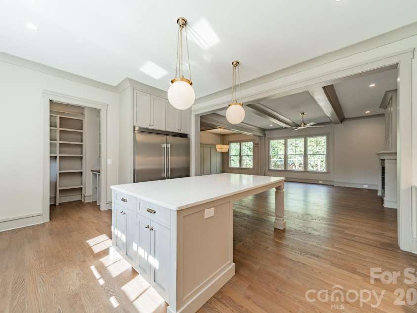 839 Drummond Avenue, Charlotte, NC 28205.  MLS# CAR4349252, YatesRealty ID 18778. Main Kitchen