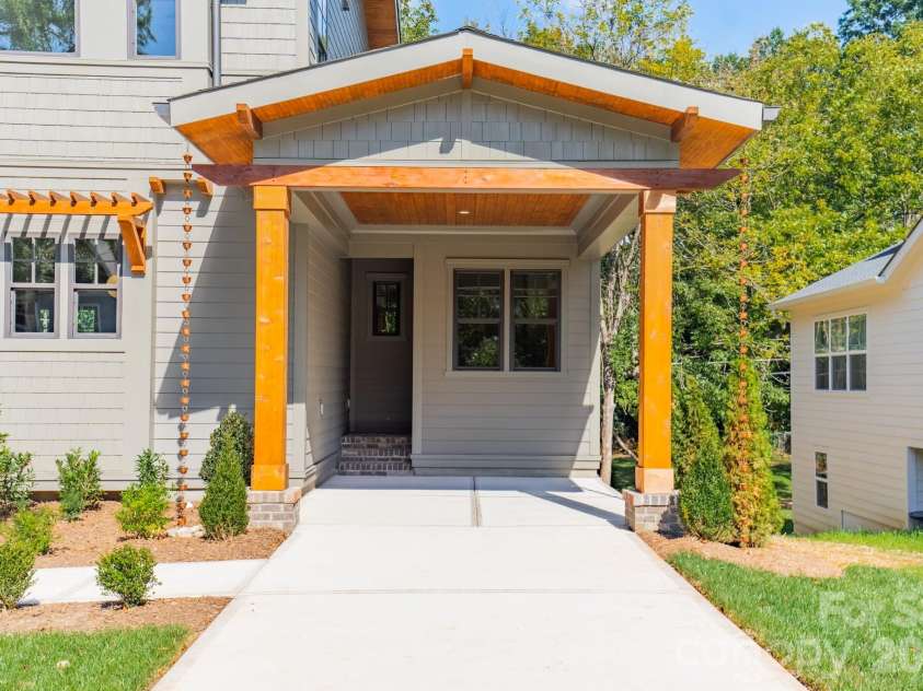 839 Drummond Avenue, Charlotte, NC 28205.  MLS# CAR4349252, YatesRealty ID 18778. Porte Cochere