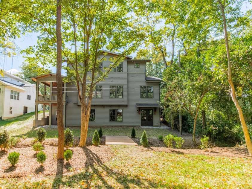 839 Drummond Avenue, Charlotte, NC 28205.  MLS# CAR4349252, YatesRealty ID 18778. Rear Yard