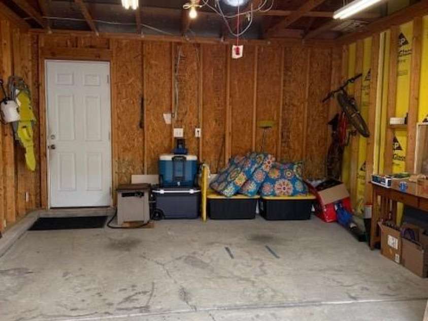 18478 Catawba Avenue, Cornelius, NC 28031.  MLS# CAR4322308, YatesRealty ID 1878. 