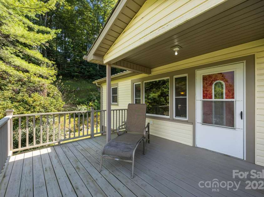 255 Red Bank Road, Waynesville, NC 28786.  MLS# CAR4302636, YatesRealty ID 18780. 