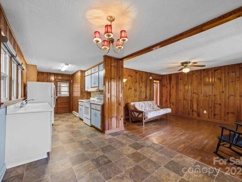 255 Red Bank Road, Waynesville, NC 28786.  MLS# CAR4302636, YatesRealty ID 18780. 