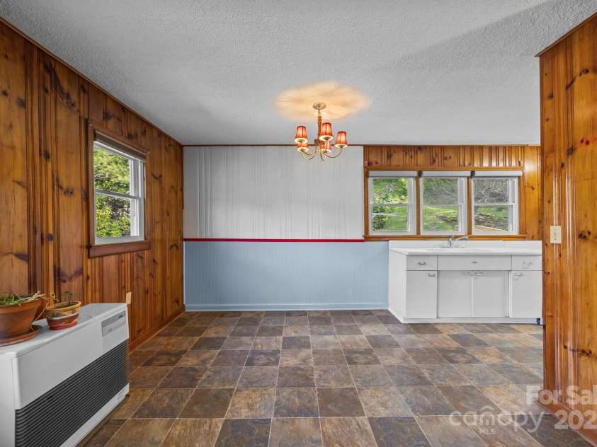 255 Red Bank Road, Waynesville, NC 28786.  MLS# CAR4302636, YatesRealty ID 18780. 