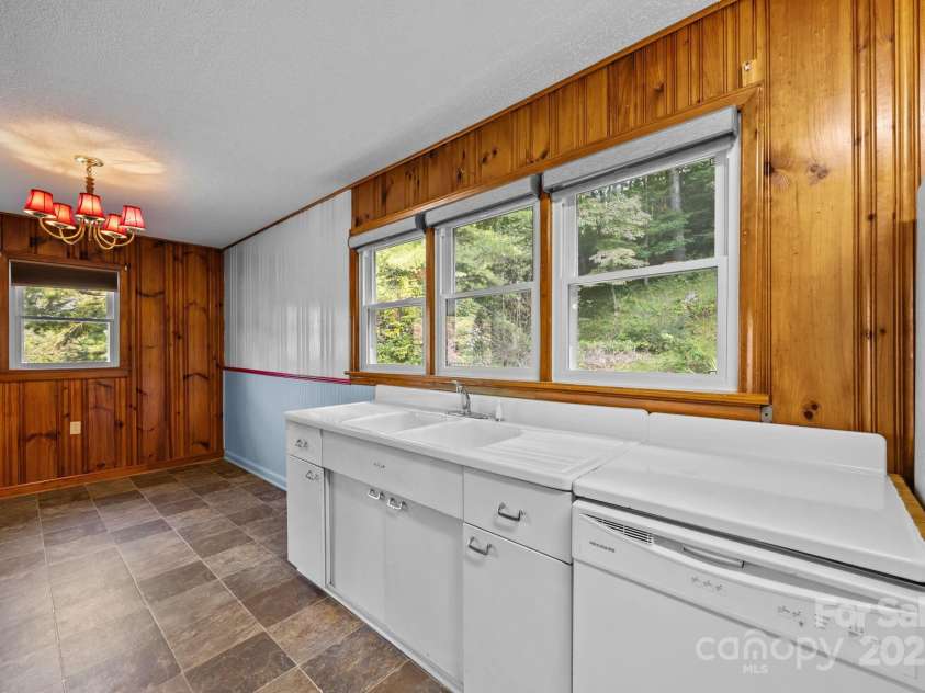 255 Red Bank Road, Waynesville, NC 28786.  MLS# CAR4302636, YatesRealty ID 18780. 