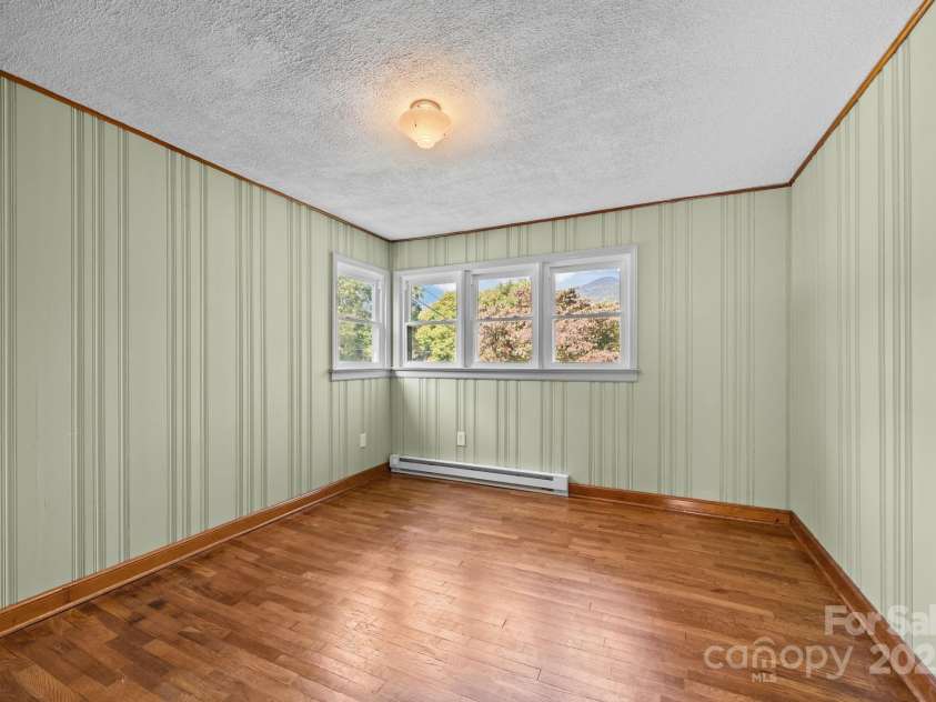 255 Red Bank Road, Waynesville, NC 28786.  MLS# CAR4302636, YatesRealty ID 18780. 