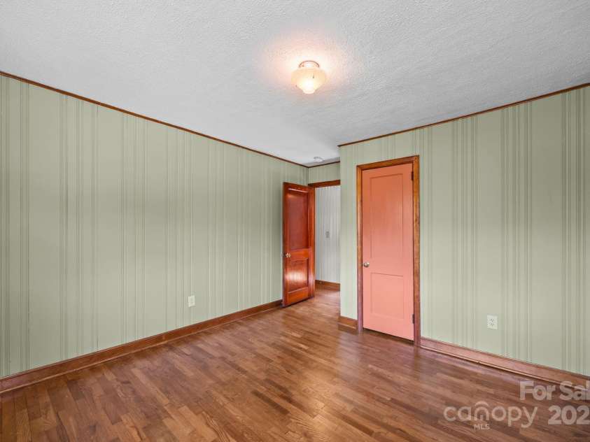 255 Red Bank Road, Waynesville, NC 28786.  MLS# CAR4302636, YatesRealty ID 18780. 