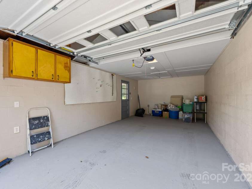 255 Red Bank Road, Waynesville, NC 28786.  MLS# CAR4302636, YatesRealty ID 18780. 