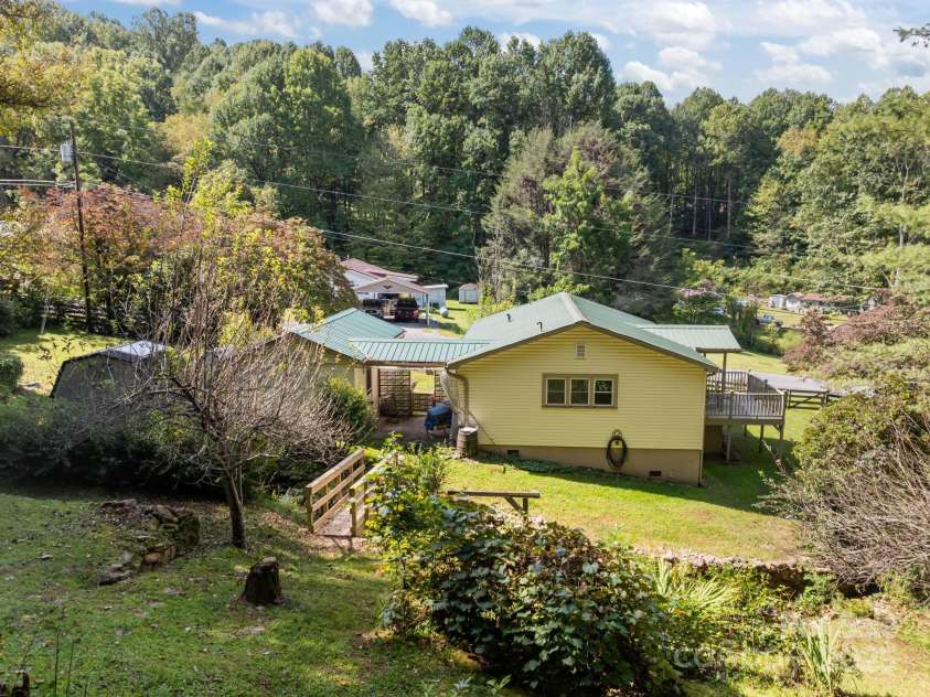 255 Red Bank Road, Waynesville, NC 28786.  MLS# CAR4302636, YatesRealty ID 18780. 