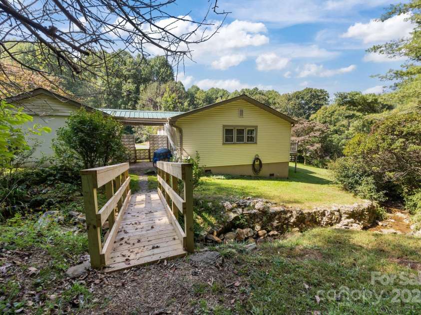 255 Red Bank Road, Waynesville, NC 28786.  MLS# CAR4302636, YatesRealty ID 18780. 
