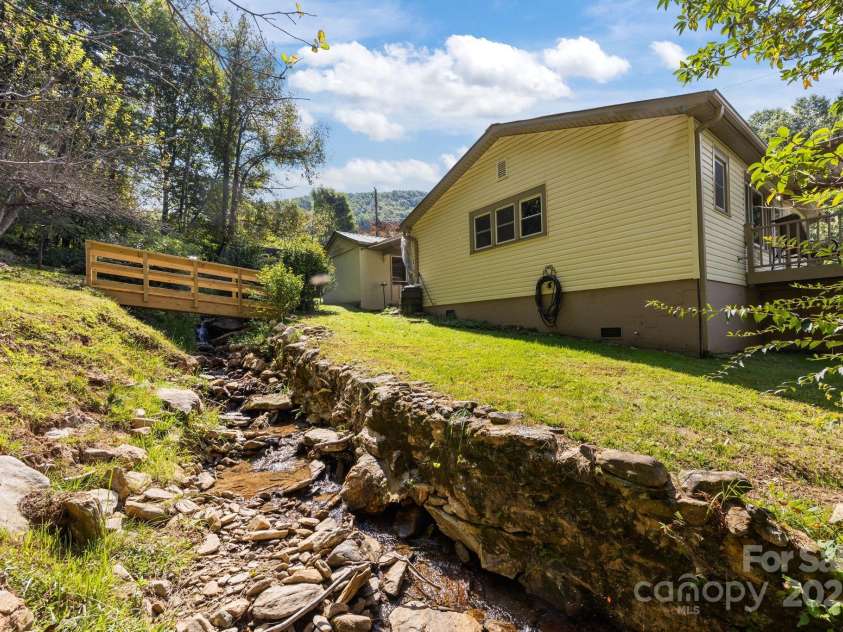 255 Red Bank Road, Waynesville, NC 28786.  MLS# CAR4302636, YatesRealty ID 18780. 