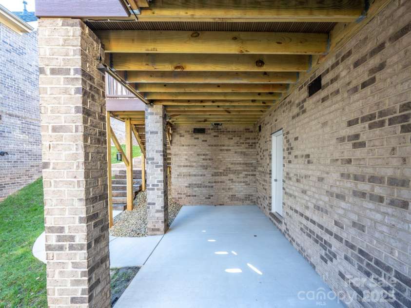 1422 Spring Ridge Lane, Denver, NC 28037.  MLS# CAR4209796, YatesRealty ID 18781. Lower level to crawl space