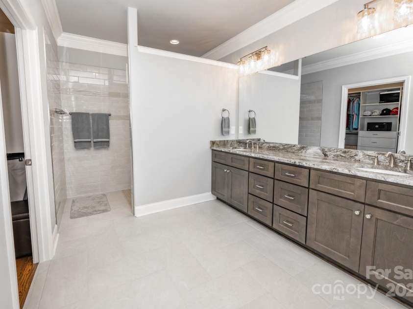 1422 Spring Ridge Lane, Denver, NC 28037.  MLS# CAR4209796, YatesRealty ID 18781. Primary bathroom