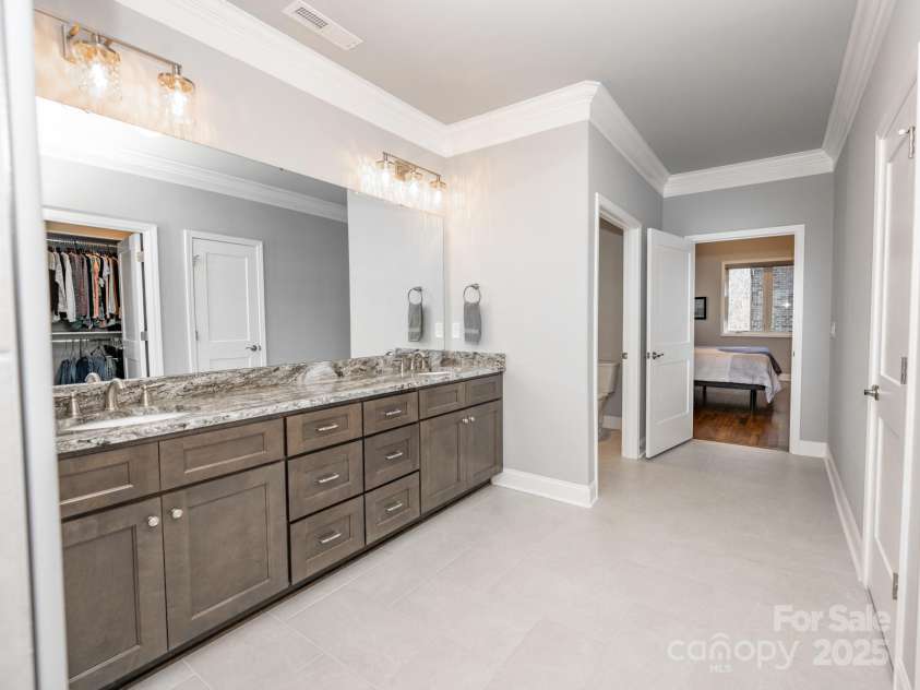 1422 Spring Ridge Lane, Denver, NC 28037.  MLS# CAR4209796, YatesRealty ID 18781. Primary bathroom