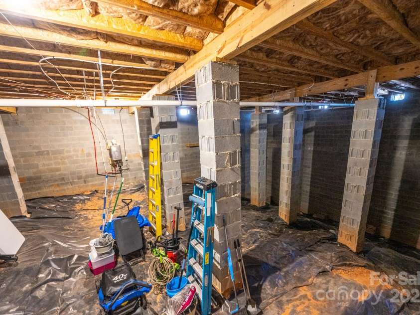 1422 Spring Ridge Lane, Denver, NC 28037.  MLS# CAR4209796, YatesRealty ID 18781. Tall crawl space area