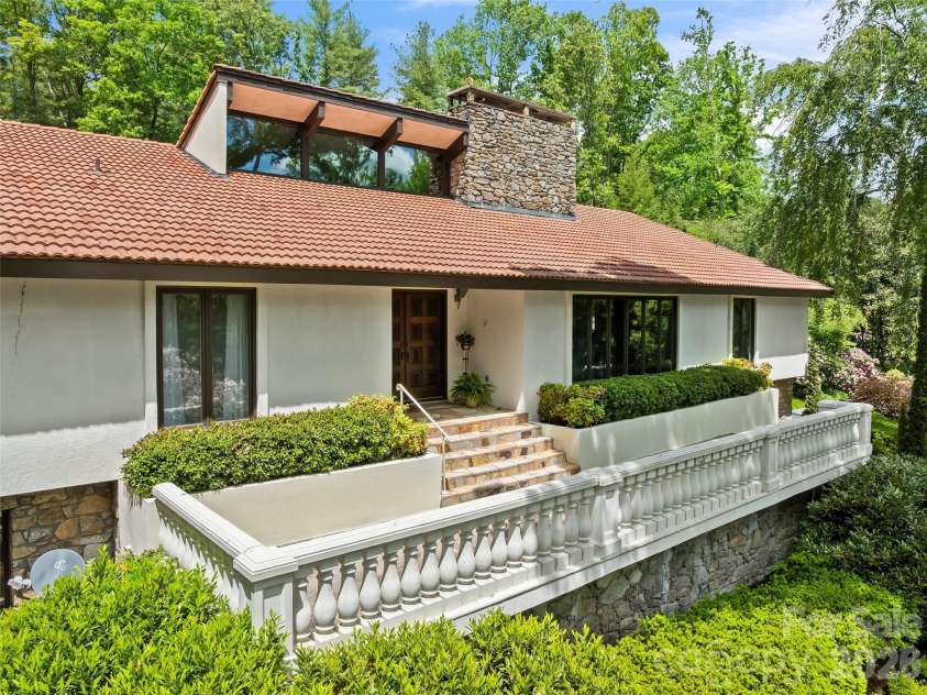 69 Forest Road, Asheville, NC 28803.  MLS# CAR4376506, YatesRealty ID 18781. Exterior Left