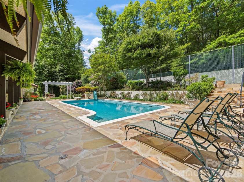 69 Forest Road, Asheville, NC 28803.  MLS# CAR4376506, YatesRealty ID 18781. Poolside Terrace