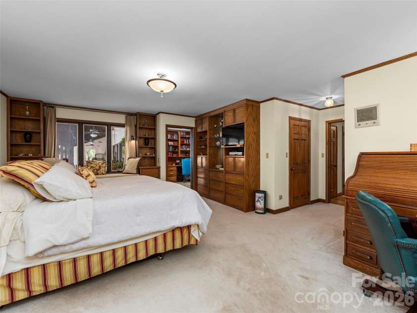 69 Forest Road, Asheville, NC 28803.  MLS# CAR4376506, YatesRealty ID 18781. Primary Bedroom