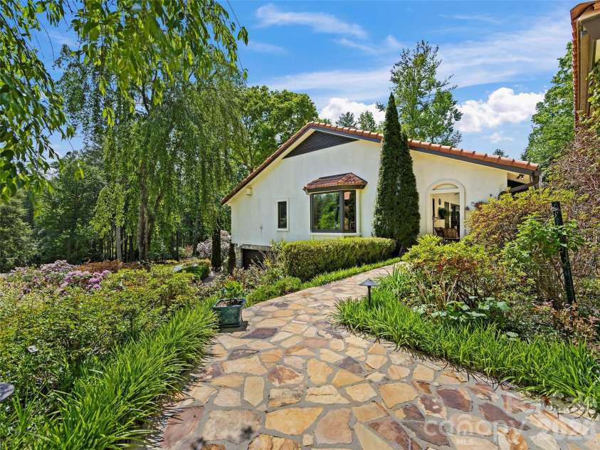 69 Forest Road, Asheville, NC 28803.  MLS# CAR4376506, YatesRealty ID 18781. Right Side Path to Kitchen