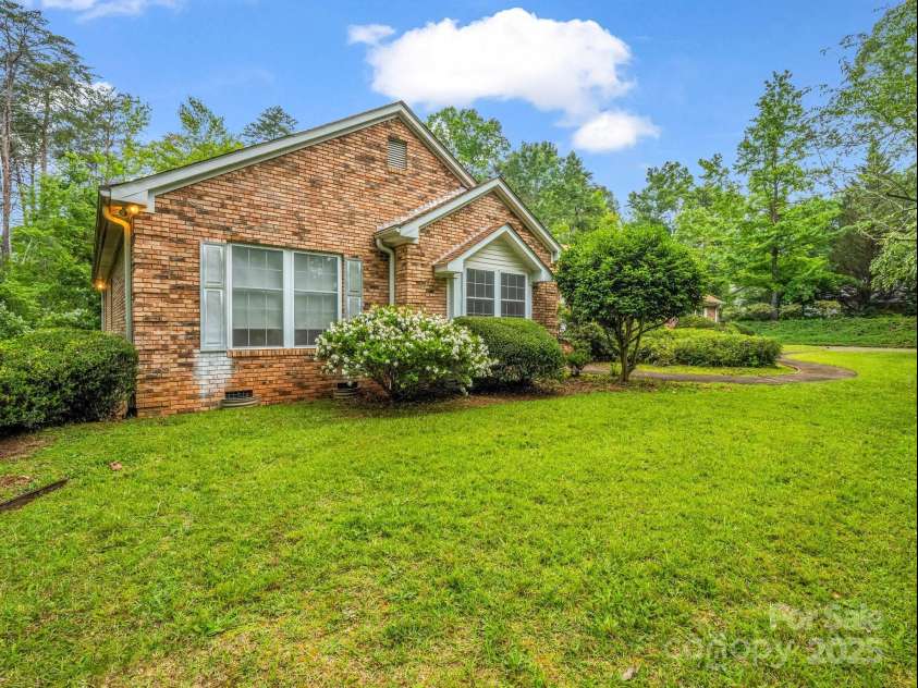 2000 Golf Course Road, Columbus, NC 28722.  MLS# CAR4268144, YatesRealty ID 18782. 