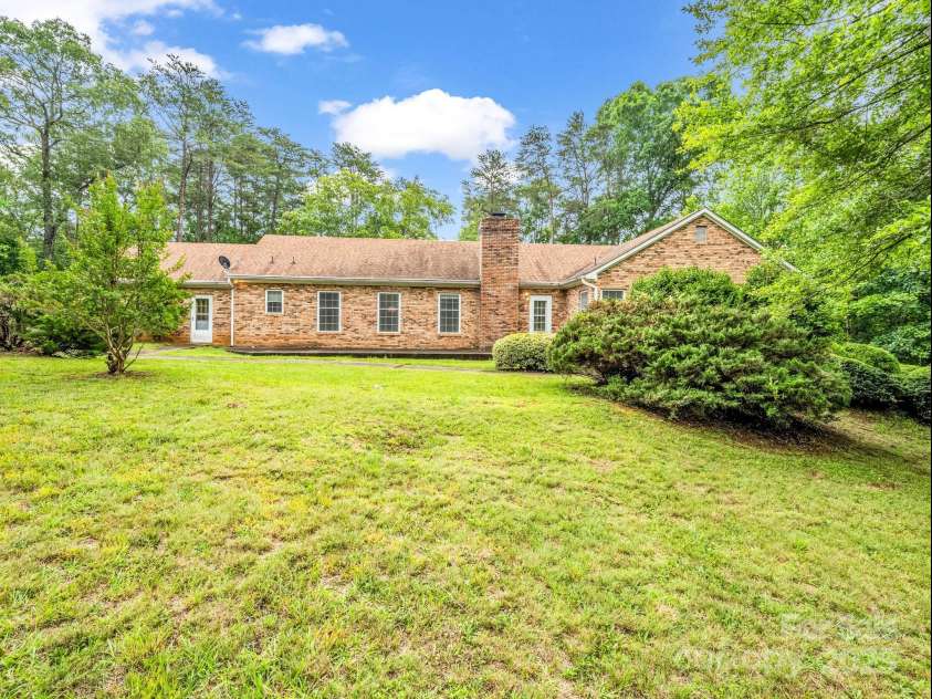 2000 Golf Course Road, Columbus, NC 28722.  MLS# CAR4268144, YatesRealty ID 18782. 