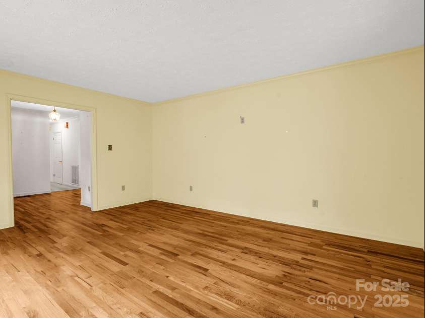 2000 Golf Course Road, Columbus, NC 28722.  MLS# CAR4268144, YatesRealty ID 18782. 