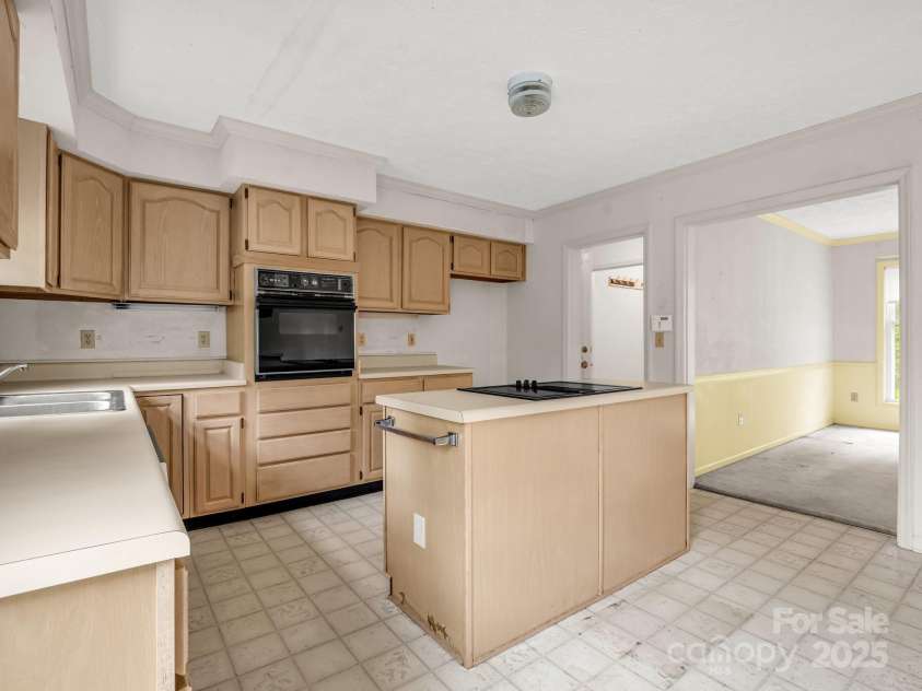 2000 Golf Course Road, Columbus, NC 28722.  MLS# CAR4268144, YatesRealty ID 18782. 