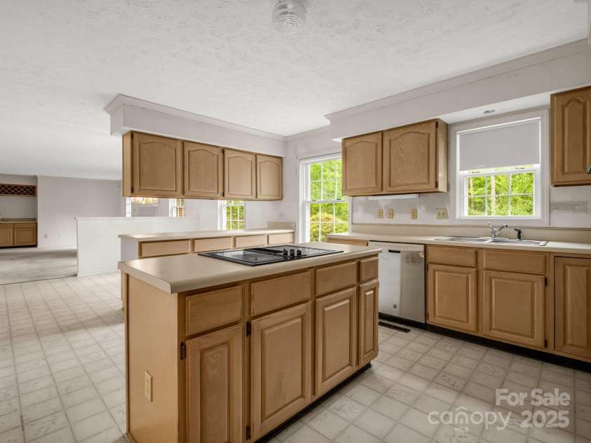 2000 Golf Course Road, Columbus, NC 28722.  MLS# CAR4268144, YatesRealty ID 18782. 