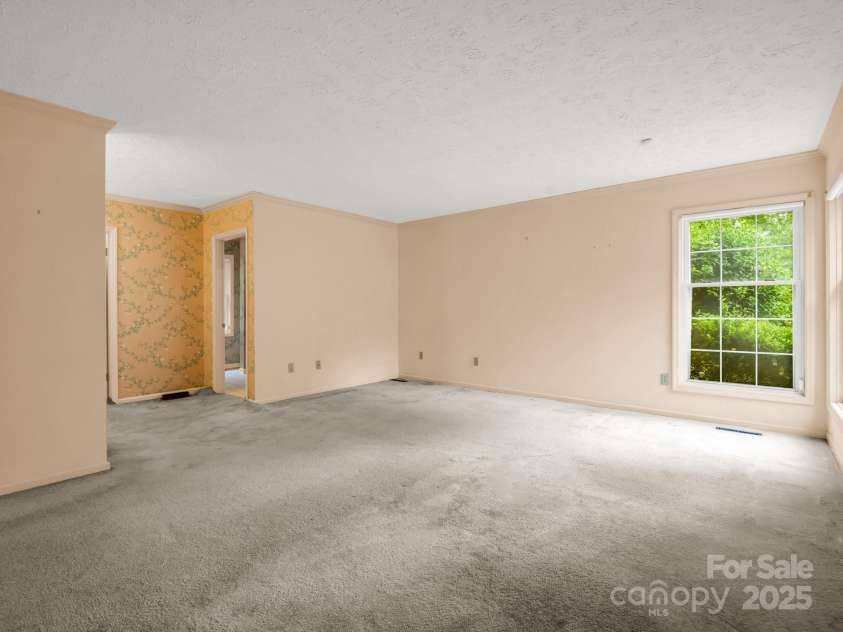 2000 Golf Course Road, Columbus, NC 28722.  MLS# CAR4268144, YatesRealty ID 18782. 