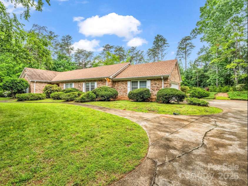 2000 Golf Course Road, Columbus, NC 28722.  MLS# CAR4268144, YatesRealty ID 18782. 