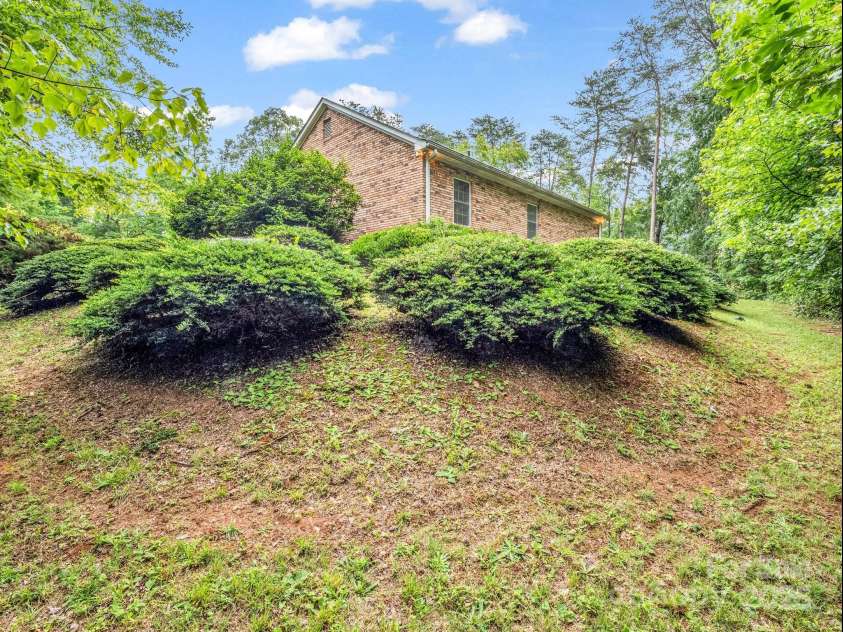 2000 Golf Course Road, Columbus, NC 28722.  MLS# CAR4268144, YatesRealty ID 18782. 