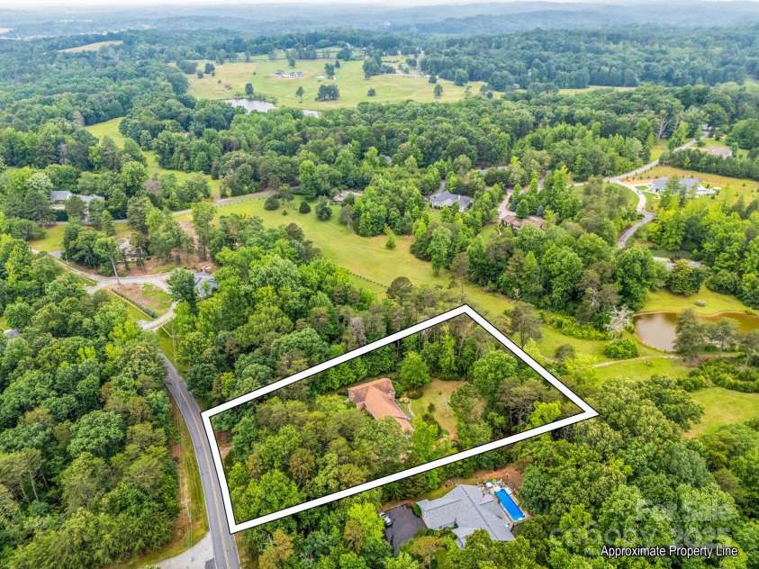 2000 Golf Course Road, Columbus, NC 28722.  MLS# CAR4268144, YatesRealty ID 18782. 