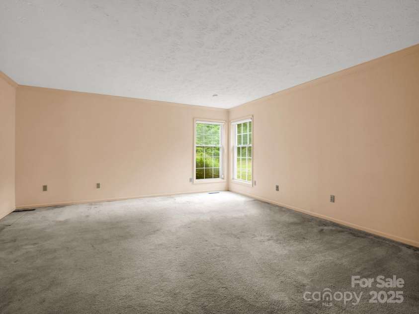 2000 Golf Course Road, Columbus, NC 28722.  MLS# CAR4268144, YatesRealty ID 18782. Large primary bedroom suite.