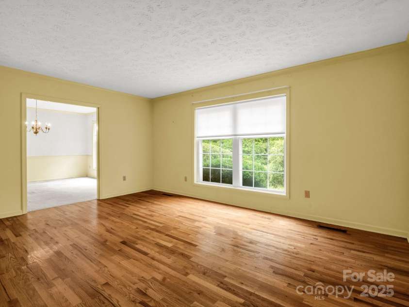 2000 Golf Course Road, Columbus, NC 28722.  MLS# CAR4268144, YatesRealty ID 18782. Living room.