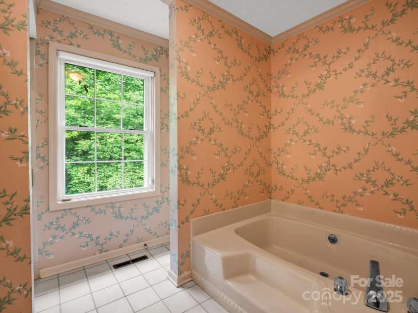 2000 Golf Course Road, Columbus, NC 28722.  MLS# CAR4268144, YatesRealty ID 18782. Primary bath.