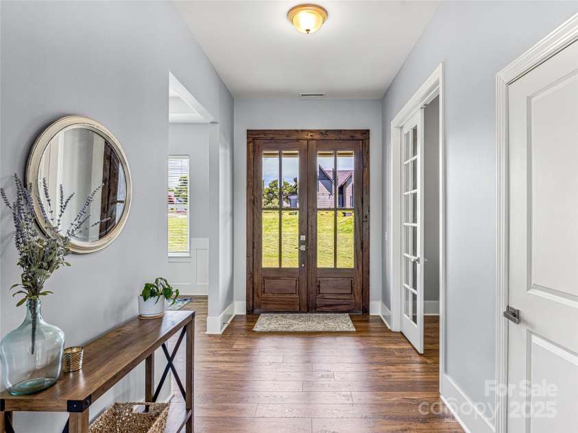 16 Pisgah Ridge Trail, Mills River, NC 28759.  MLS# CAR4257871, YatesRealty ID 18784. Foyer