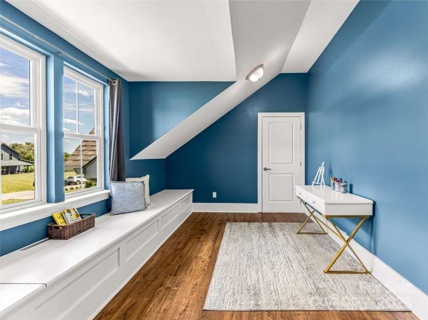 16 Pisgah Ridge Trail, Mills River, NC 28759.  MLS# CAR4257871, YatesRealty ID 18784. Upper Level Flex Space, Great for Reading Room or Art Studio