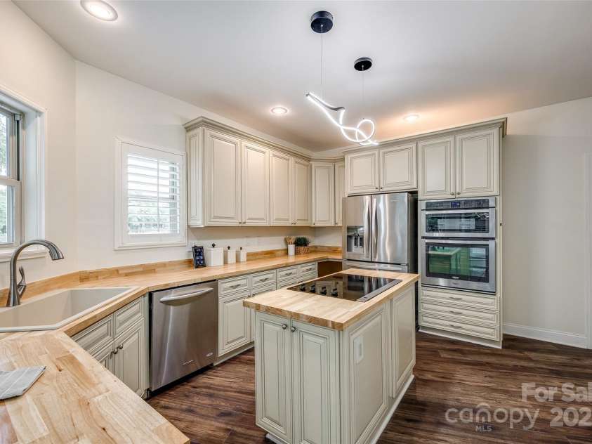 3911 Sandy Point Drive, York, SC 29745.  MLS# CAR4258405, YatesRealty ID 18785. 