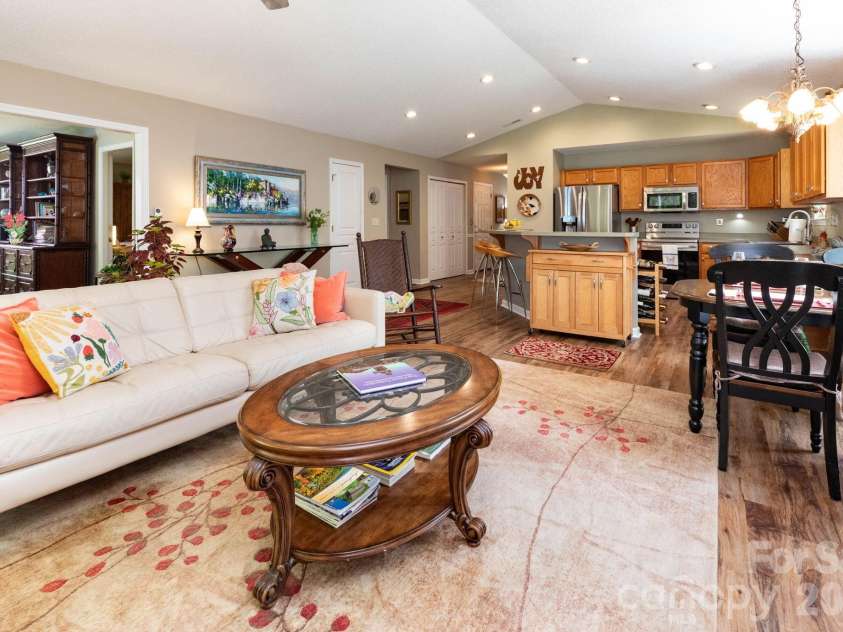59 Sunview Circle, Arden, NC 28704.  MLS# CAR4375427, YatesRealty ID 18785. 